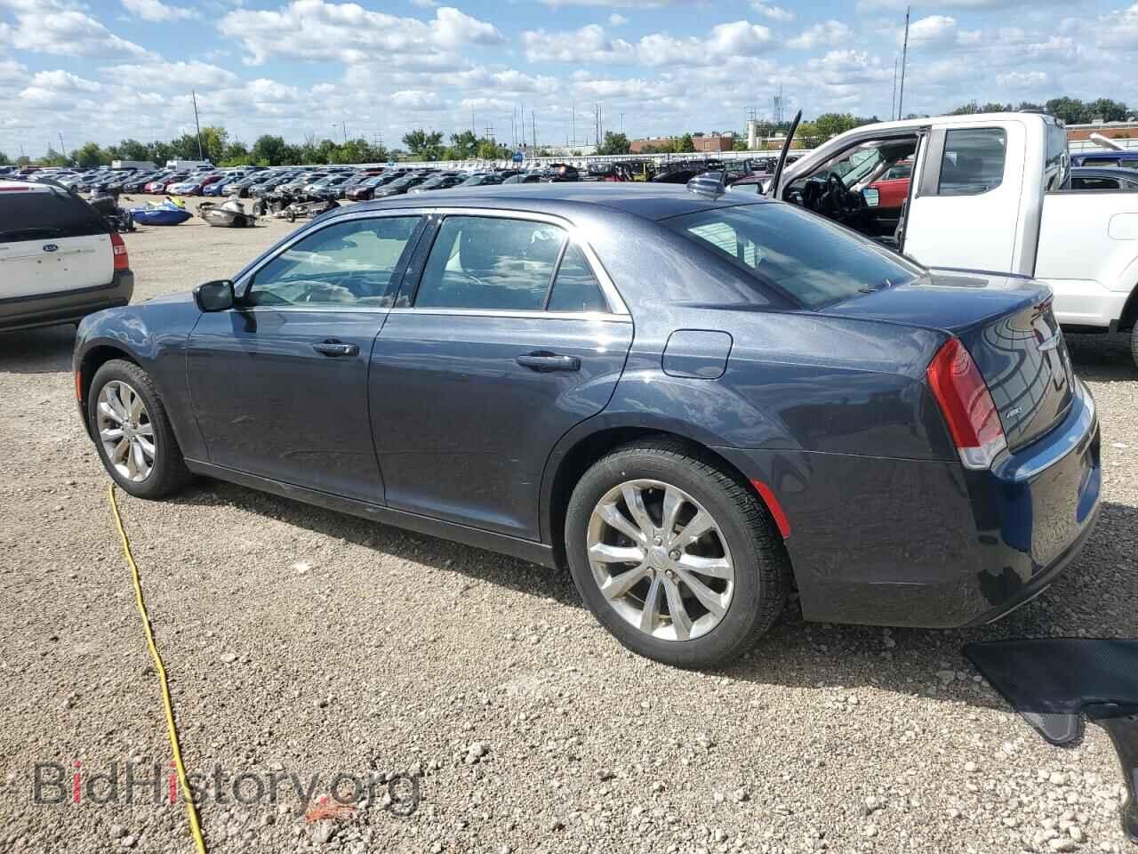 2018 CHRYSLER 300 - VIN: 2C3CCARG2JH325017 - Фото 2