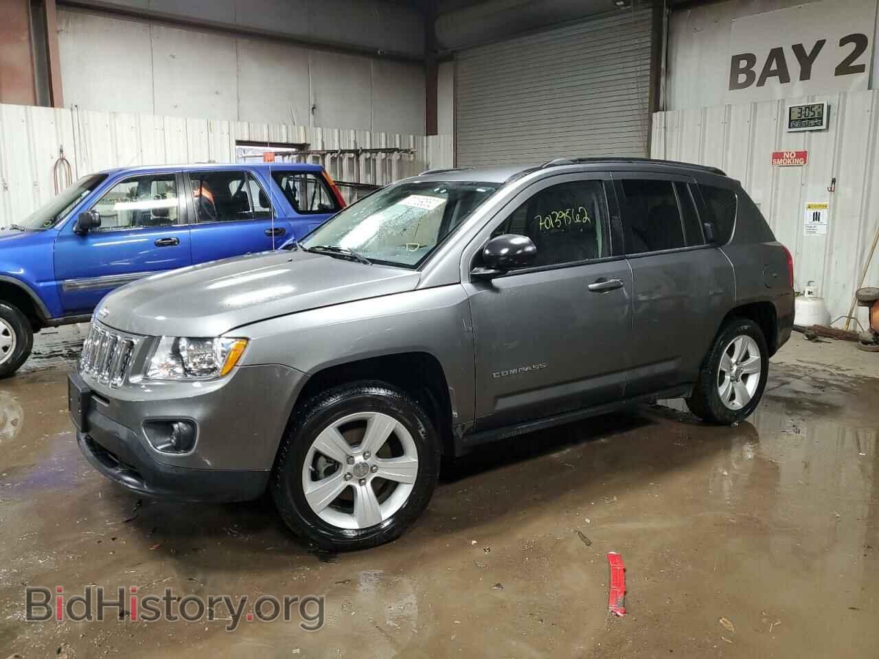 Photo 1J4NF1FB0BD283637 - JEEP COMPASS 2011