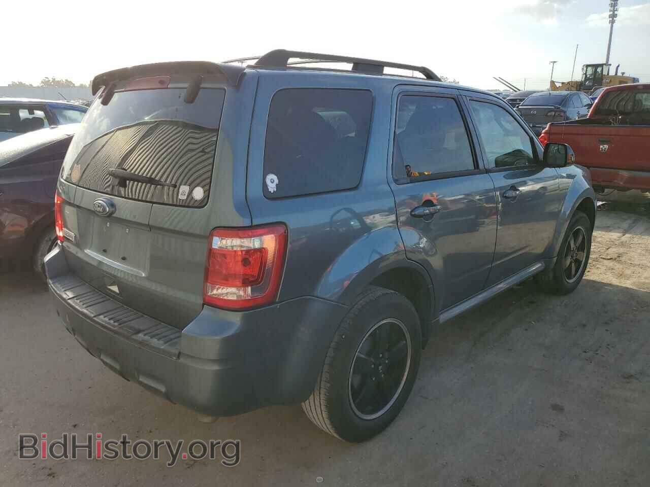 2011 FORD ESCAPE - VIN: 1FMCU0D78BKA04437 - Фото 3