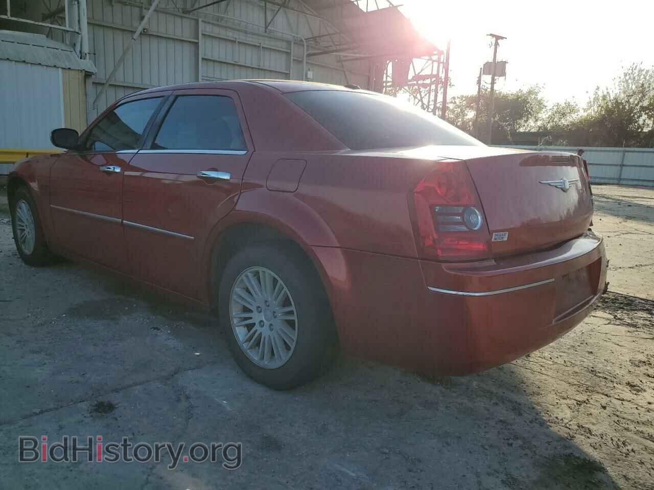 2010 CHRYSLER 300 - VIN: 2C3CA5CV0AH324792 - Фото 2