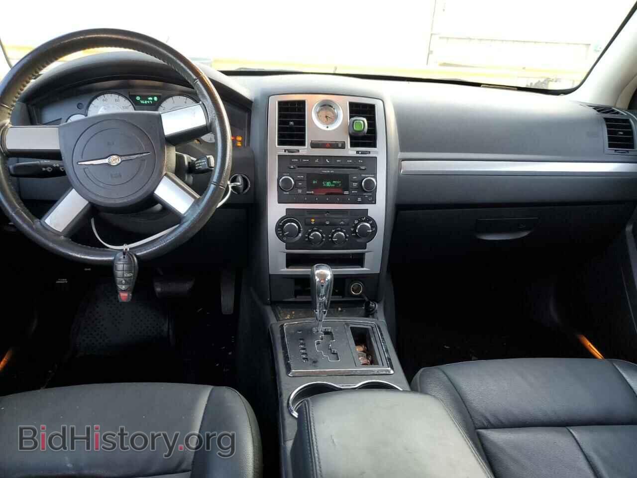 2010 CHRYSLER 300 - VIN: 2C3CA5CV0AH324792 - Фото 8