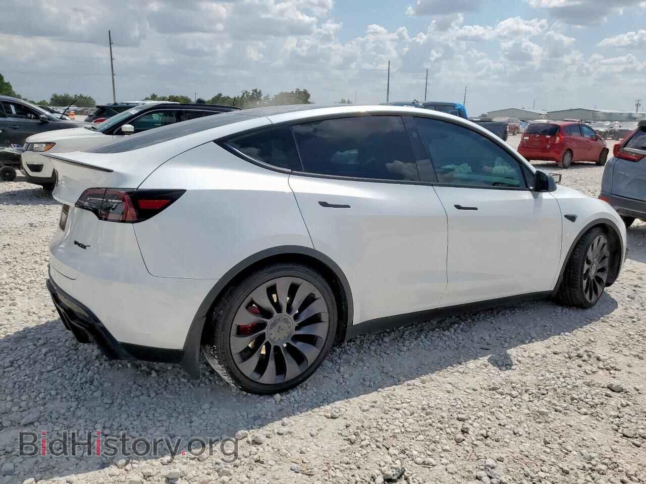 2024 TESLA MODEL Y - VIN: 7SAYGDEF6RA267029 - Фото 3