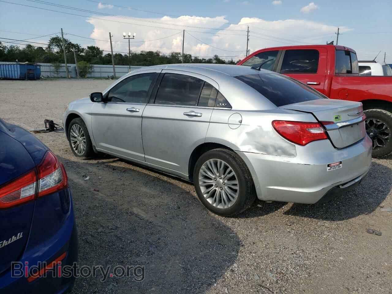 2011 CHRYSLER 200 - VIN: 1C3BC2FB8BN598241 - Фото 2