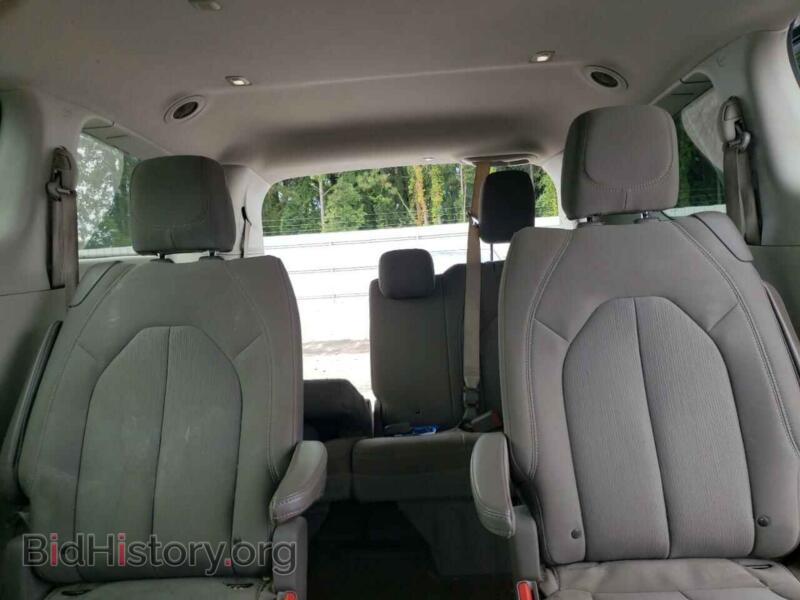 2017 Chrysler PACIFICA (VIN 2C4RC1DGXHR654856) — photo 10 of 13