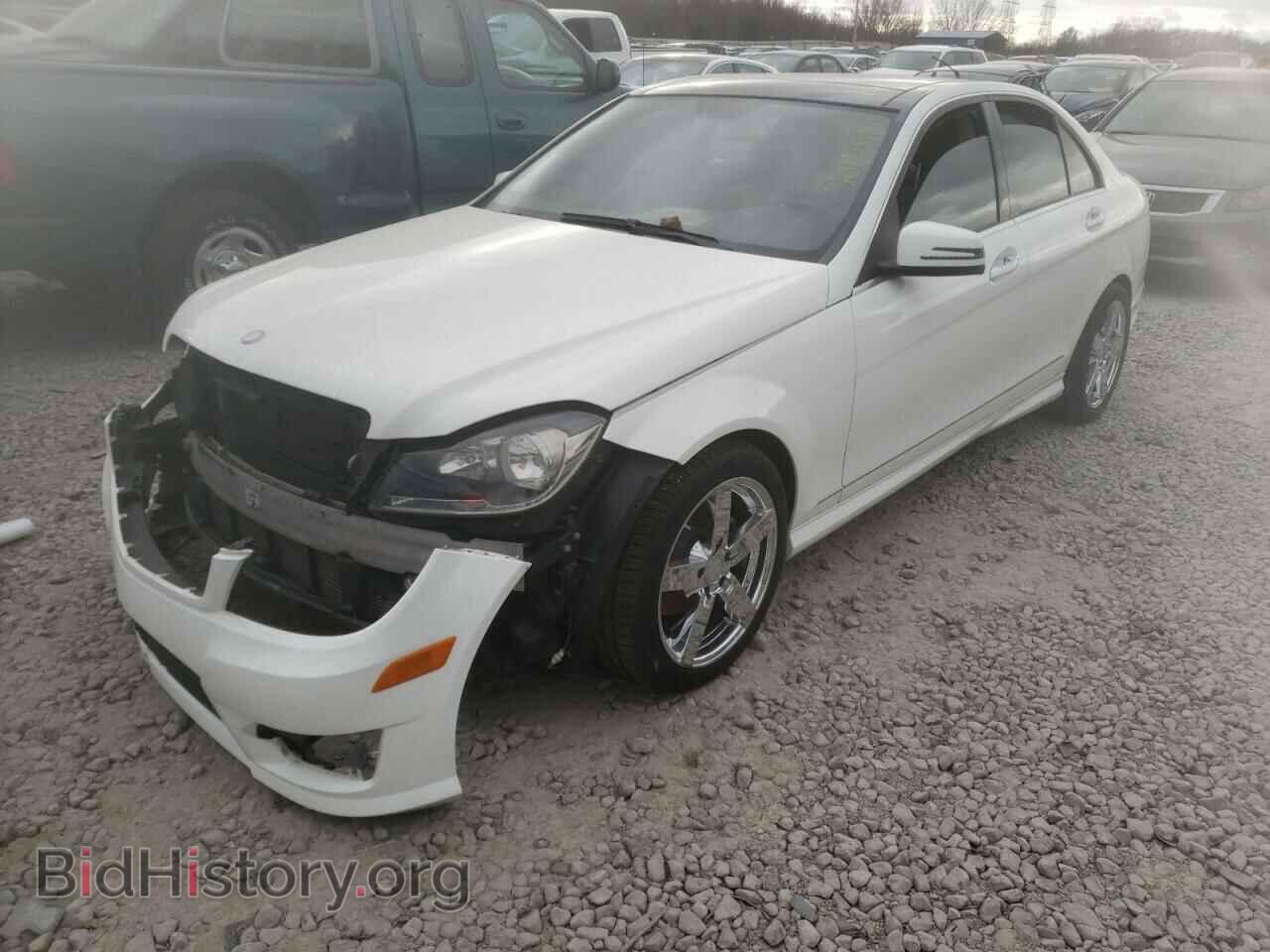 2013 MERCEDES-BENZ C-CLASS - VIN: WDDGF4HB0DA809028 - Фото 2
