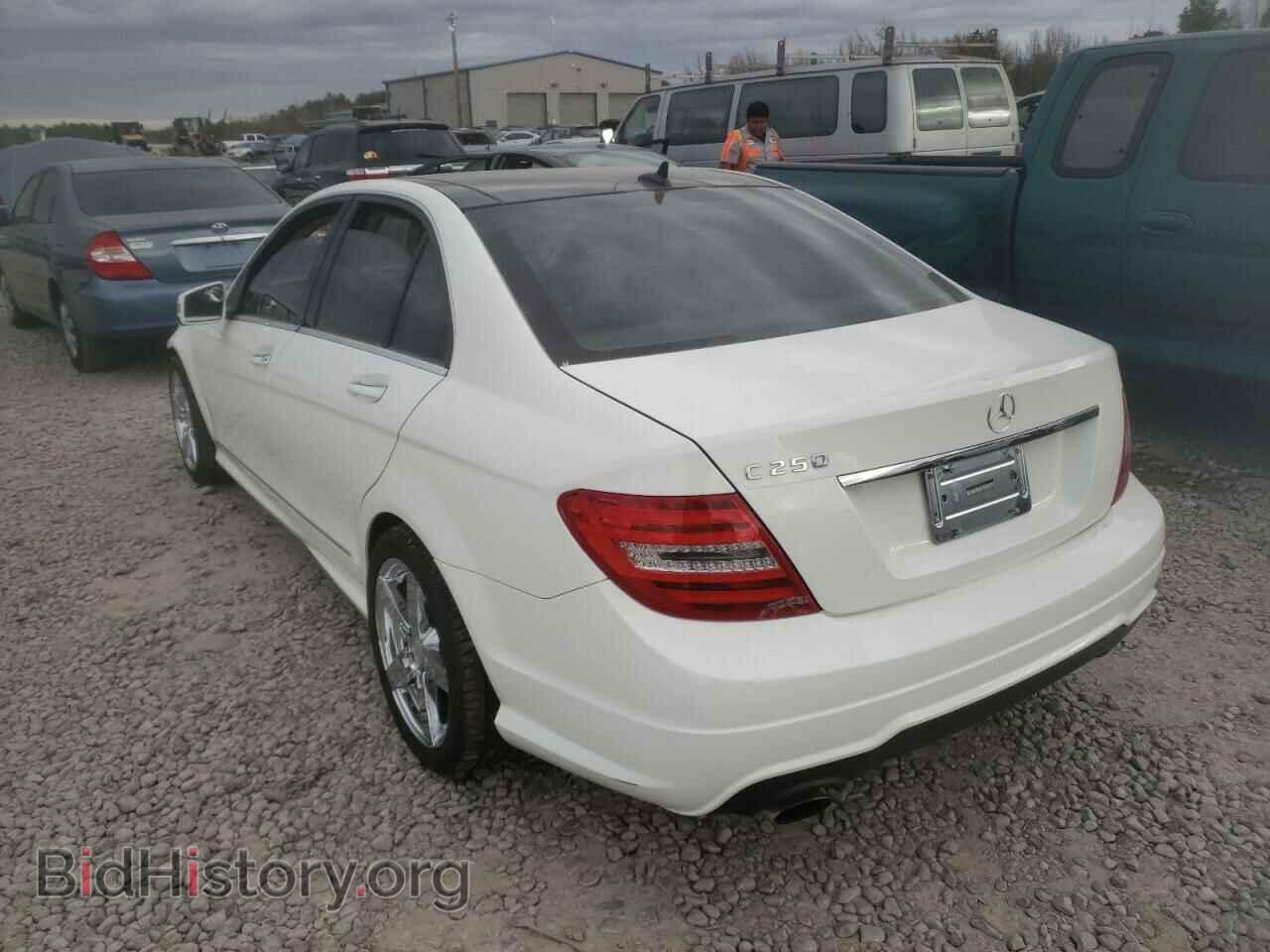 2013 MERCEDES-BENZ C-CLASS - VIN: WDDGF4HB0DA809028 - Фото 3