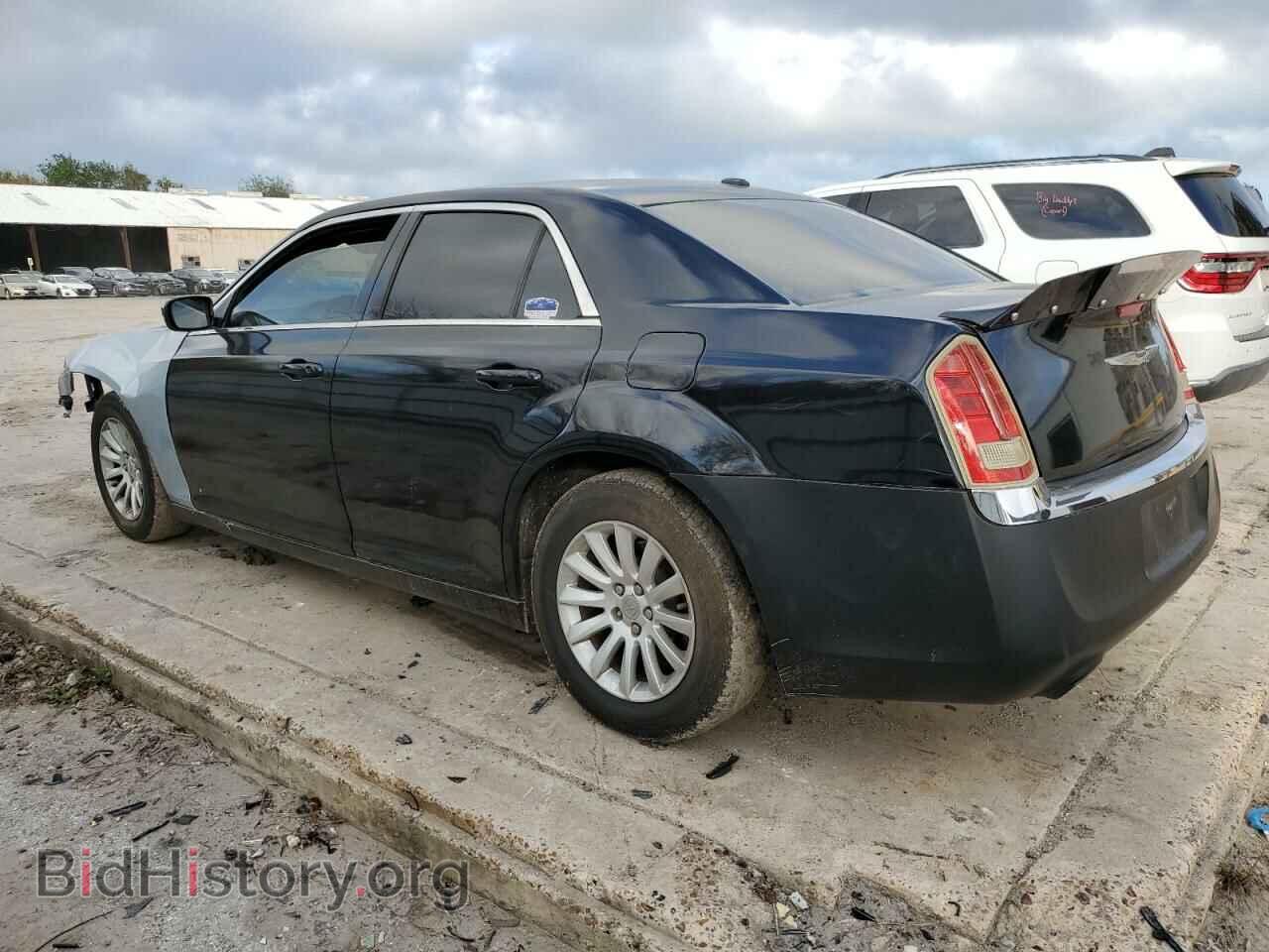 2013 CHRYSLER 300 - VIN: 2C3CCAAG9DH614010 - Фото 2