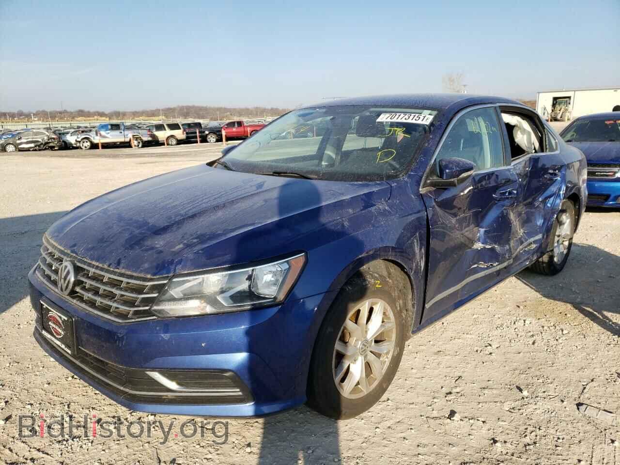 2017 VOLKSWAGEN PASSAT - VIN: 1VWAT7A35HC010754 - Фото 2