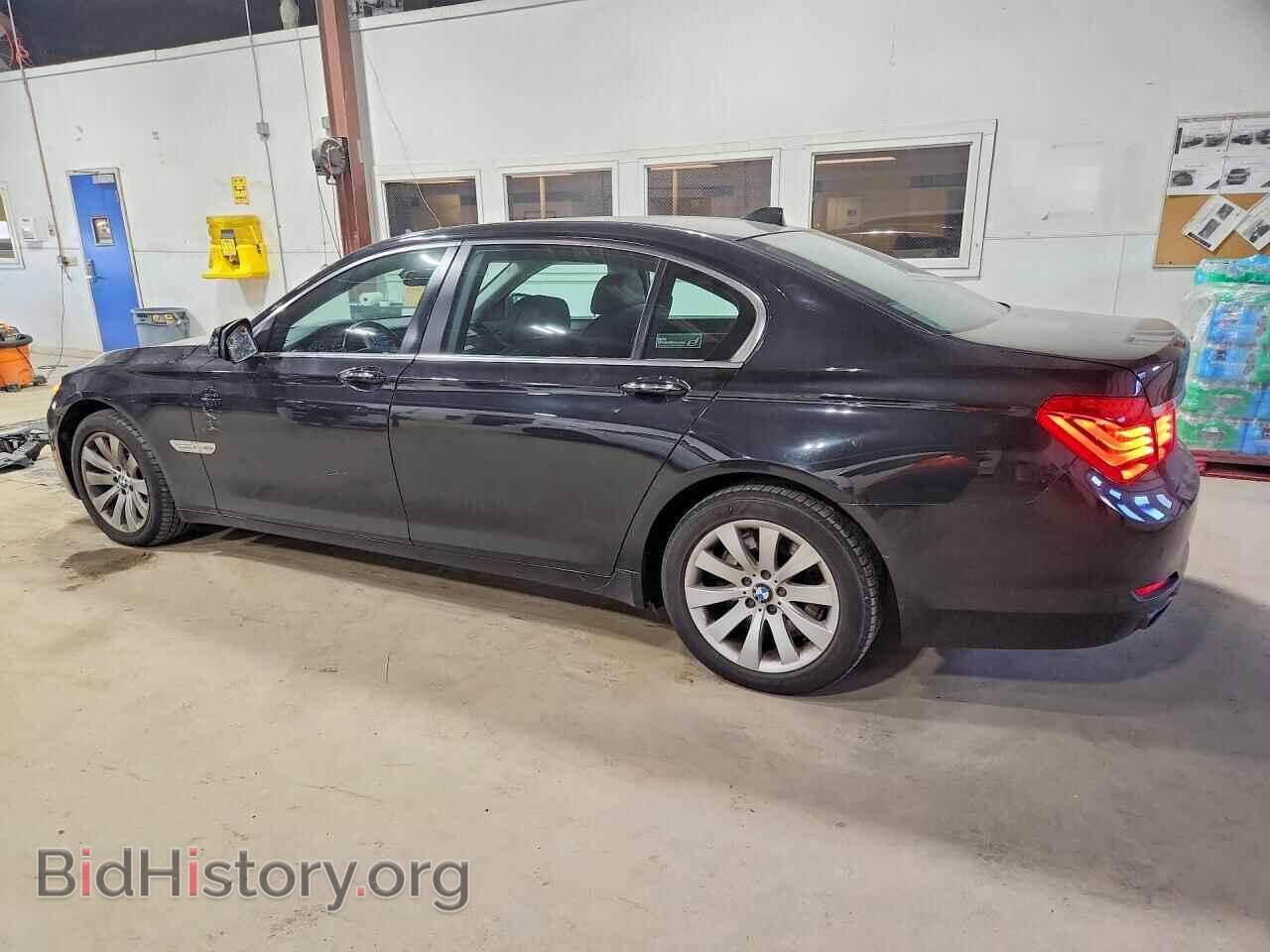 2011 BMW 7 SERIES - VIN: WBAKC8C51BC433489 - Photo 2