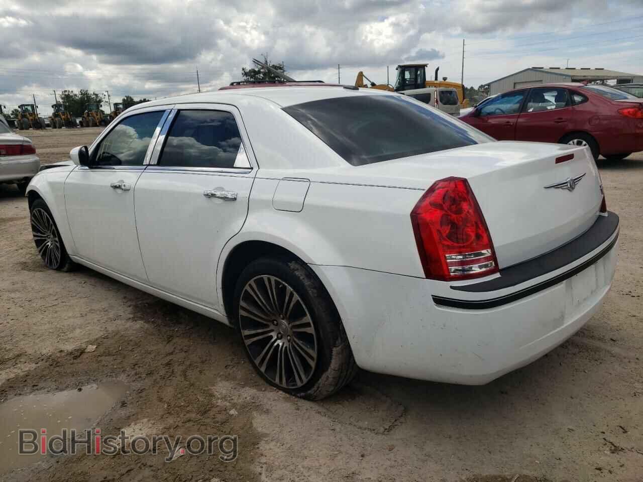 2010 CHRYSLER 300 - VIN: 2C3CA2CV9AH273128 - Фото 2