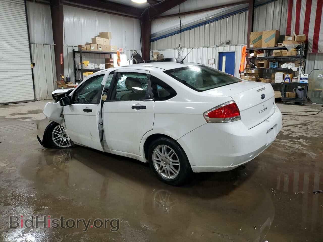 2008 FORD FOCUS - VIN: 1FAHP35N88W235409 - Фото 2