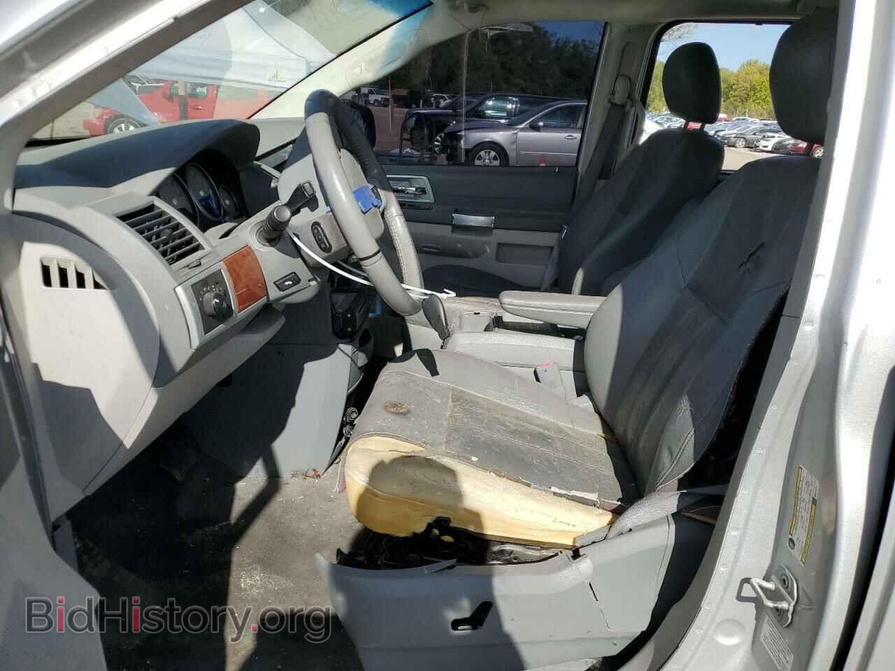 2008 CHRYSLER MINIVAN - VIN: 2A8HR54P68R647073 - Фото 7