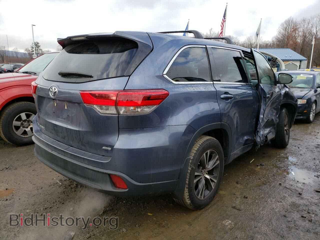 2018 TOYOTA HIGHLANDER - VIN: 5TDBZRFH4JS828244 - Фото 4