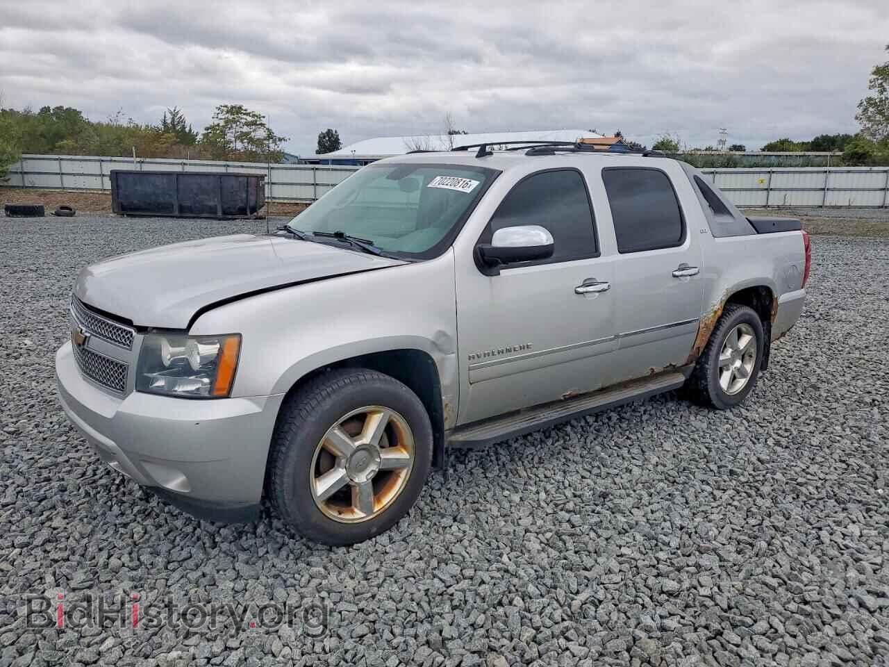 Photo 3GNVKGE03AG102379 - CHEVROLET AVALANCHE 2010