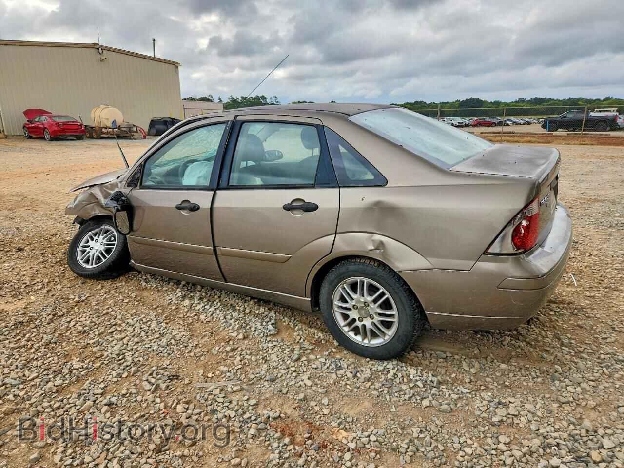2005 FORD FOCUS - VIN: 1FAFP34N35W256673 - Фото 2