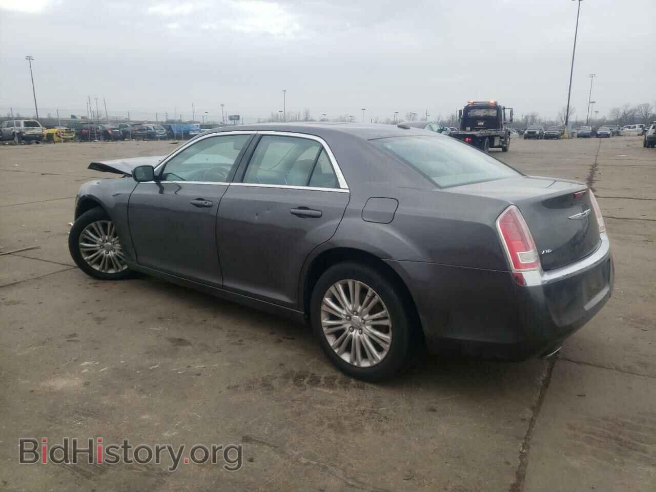2013 CHRYSLER 300 - VIN: 2C3CCARG9DH576928 - Фото 2