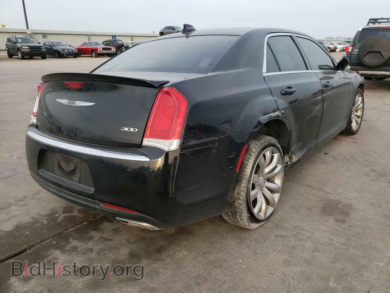 2019 CHRYSLER 300 - VIN: 2C3CCAAG5KH564736 - Фото 4