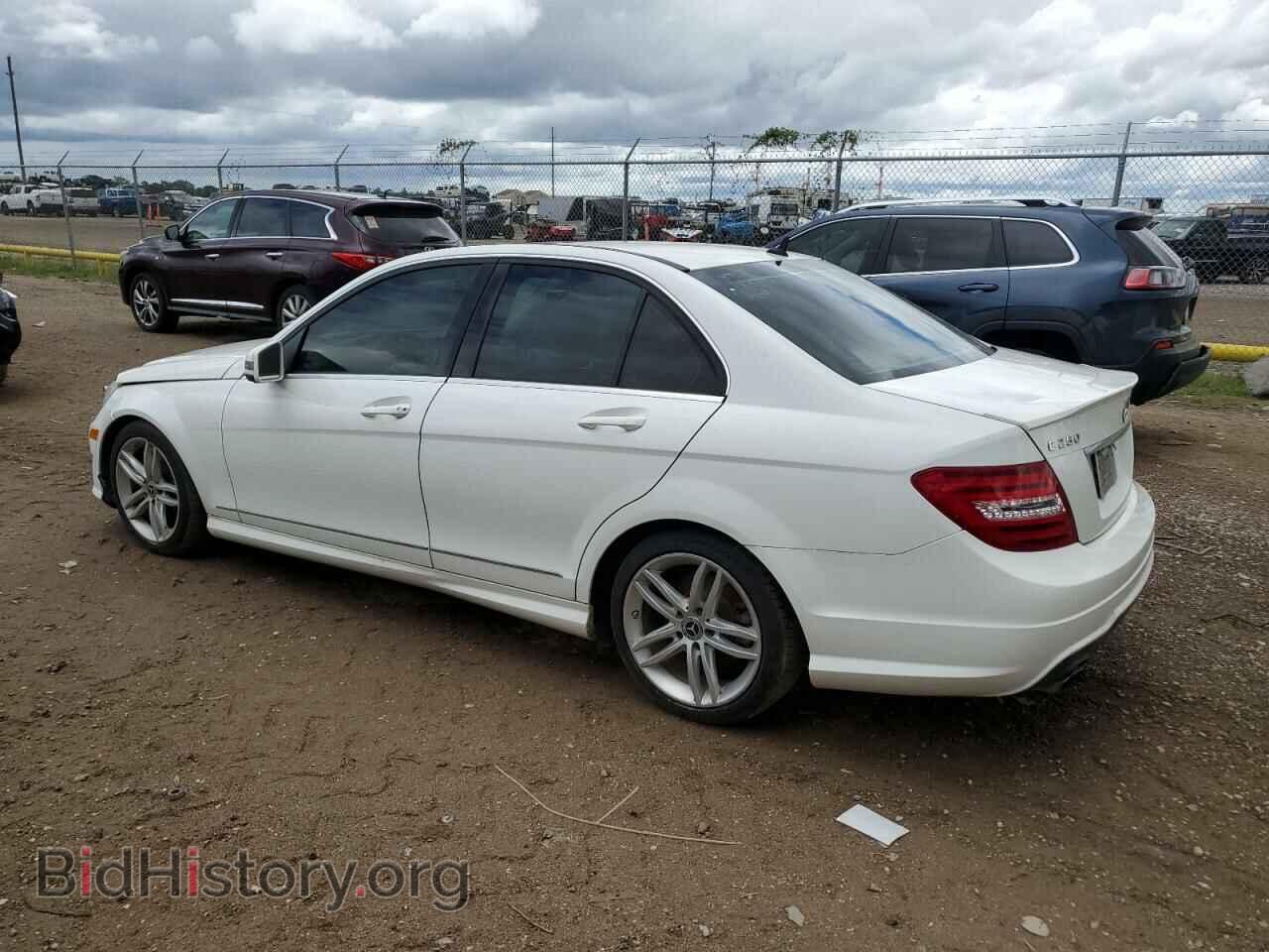 2013 MERCEDES-BENZ C-CLASS - VIN: WDDGF4HB2DR262717 - Фото 2