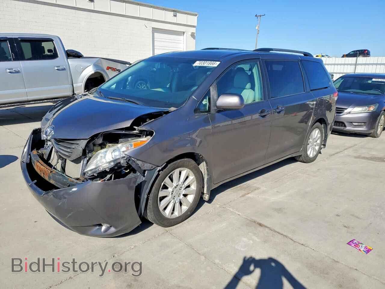 Фотография 5TDDK3DC3BS029235 - TOYOTA SIENNA 2011