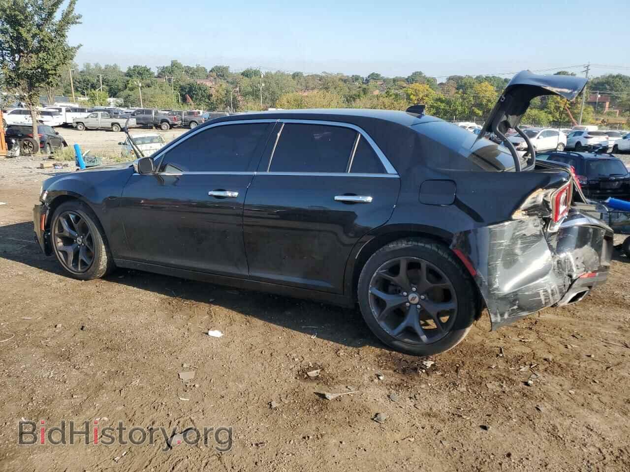 2019 CHRYSLER 300 - VIN: 2C3CCAEG4KH697448 - Фото 2