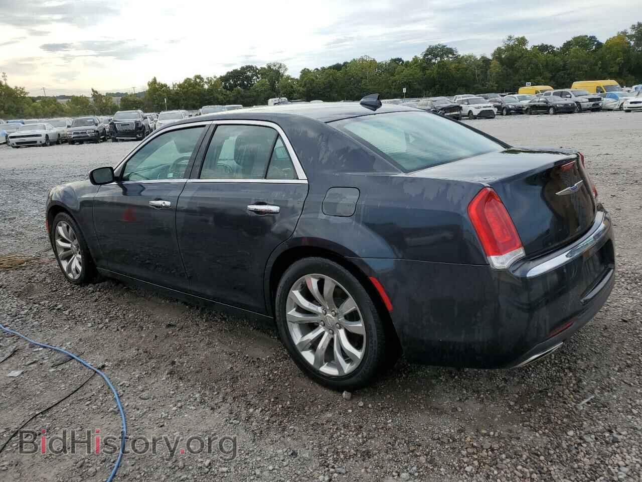 2019 CHRYSLER 300 - VIN: 2C3CCAEG7KH704375 - Фото 2