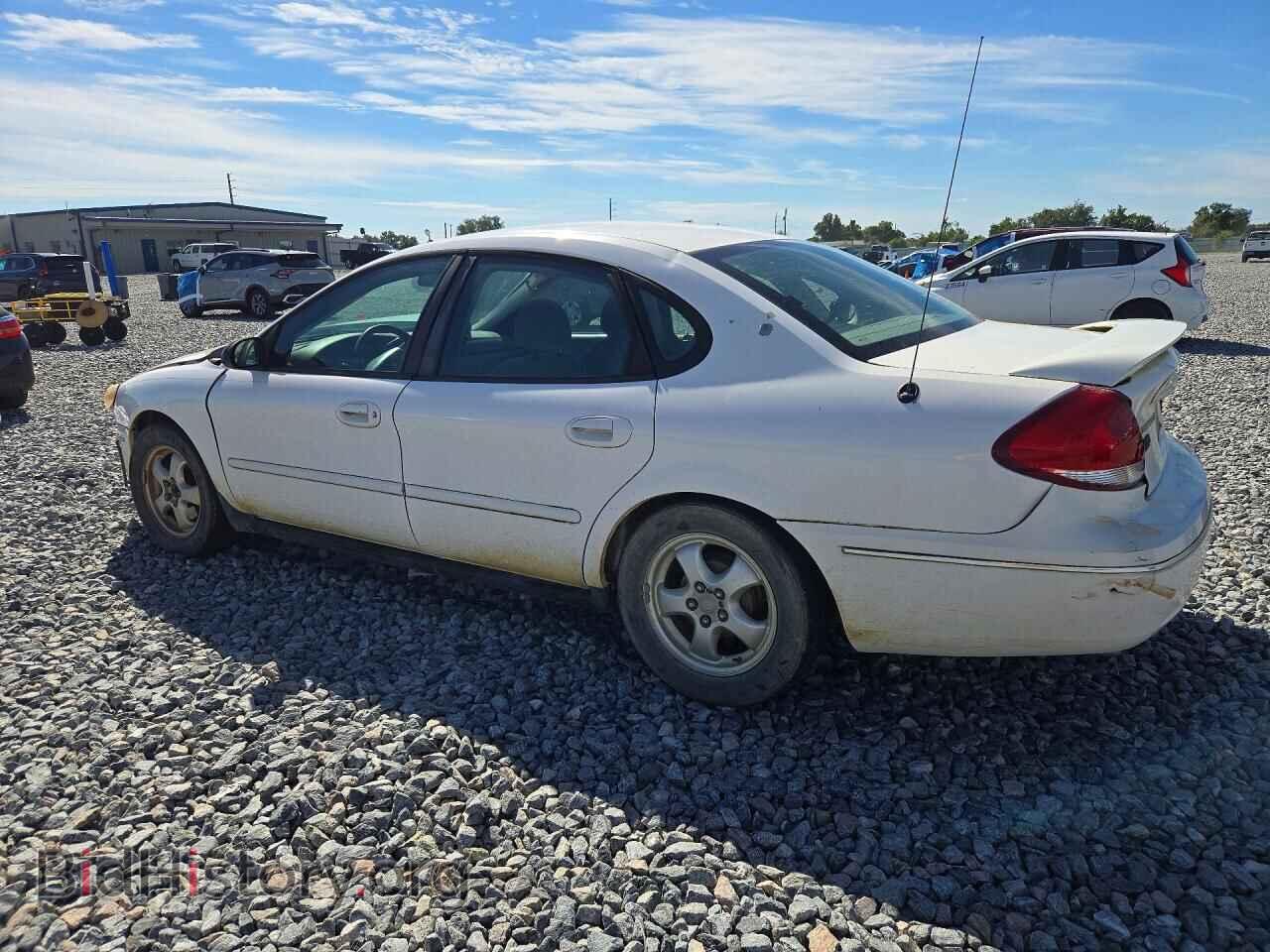2005 FORD TAURUS - VIN: 1FAFP532X5A148177 - Photo 2