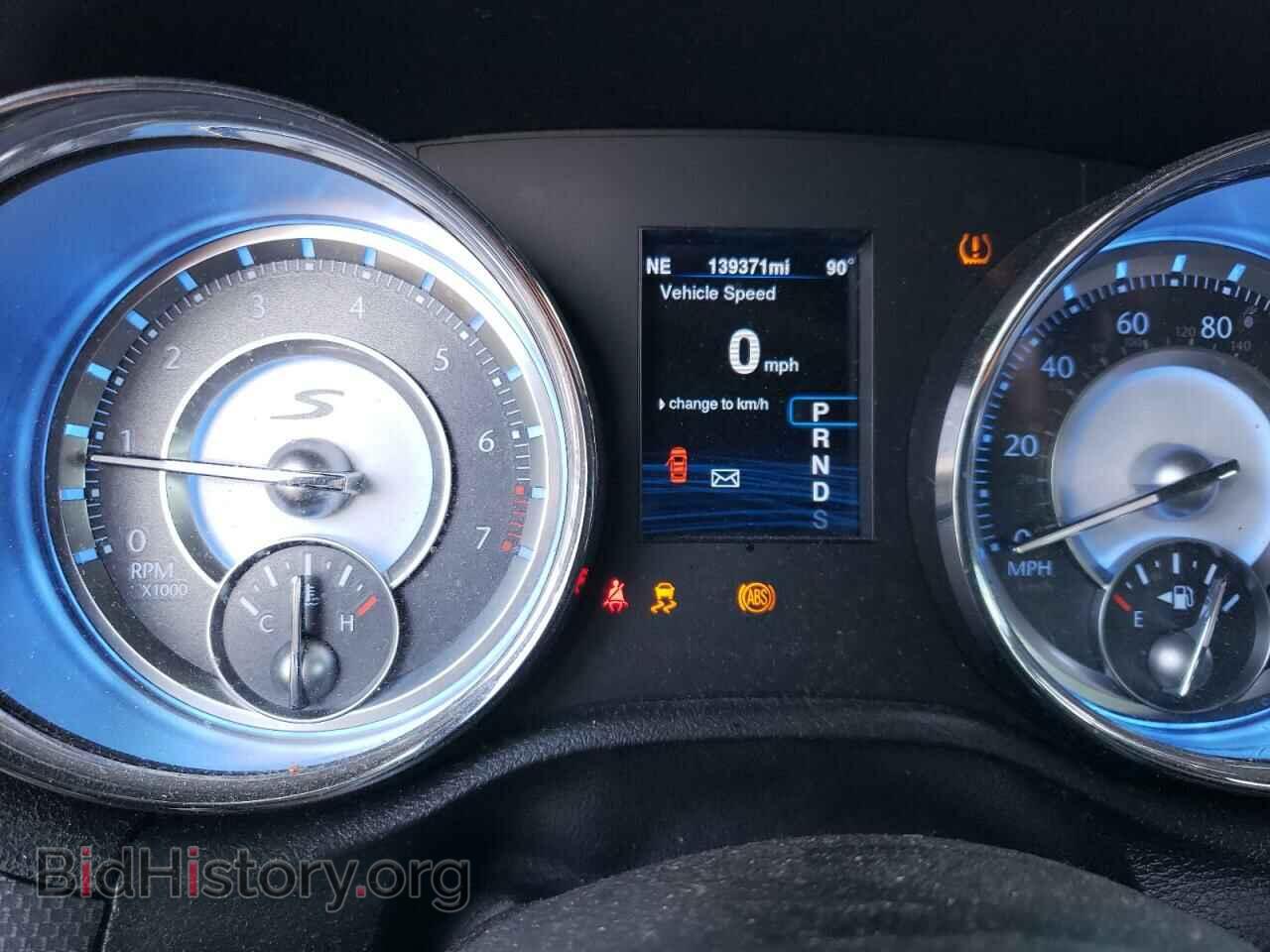 2014 CHRYSLER 300 - VIN: 2C3CCABG4EH373232 - Фото 9