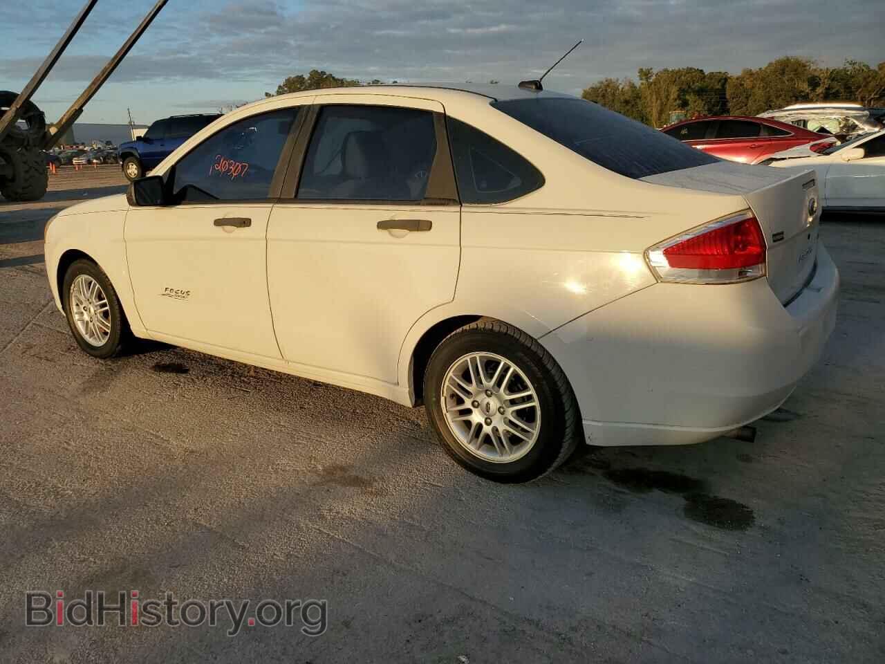 2009 FORD FOCUS - VIN: 1FAHP35N09W102208 - Фото 2