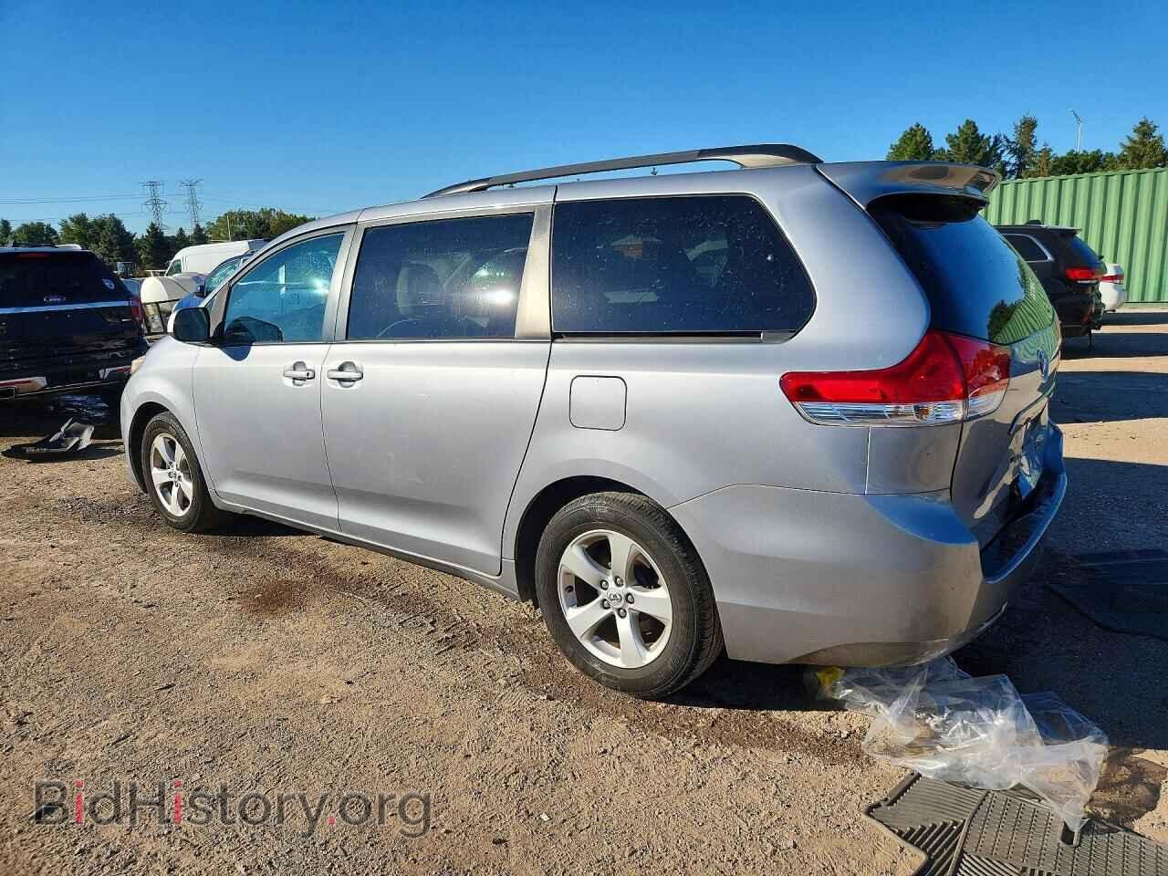 2013 TOYOTA SIENNA - VIN: 5TDKK3DC8DS291889 - Фото 2