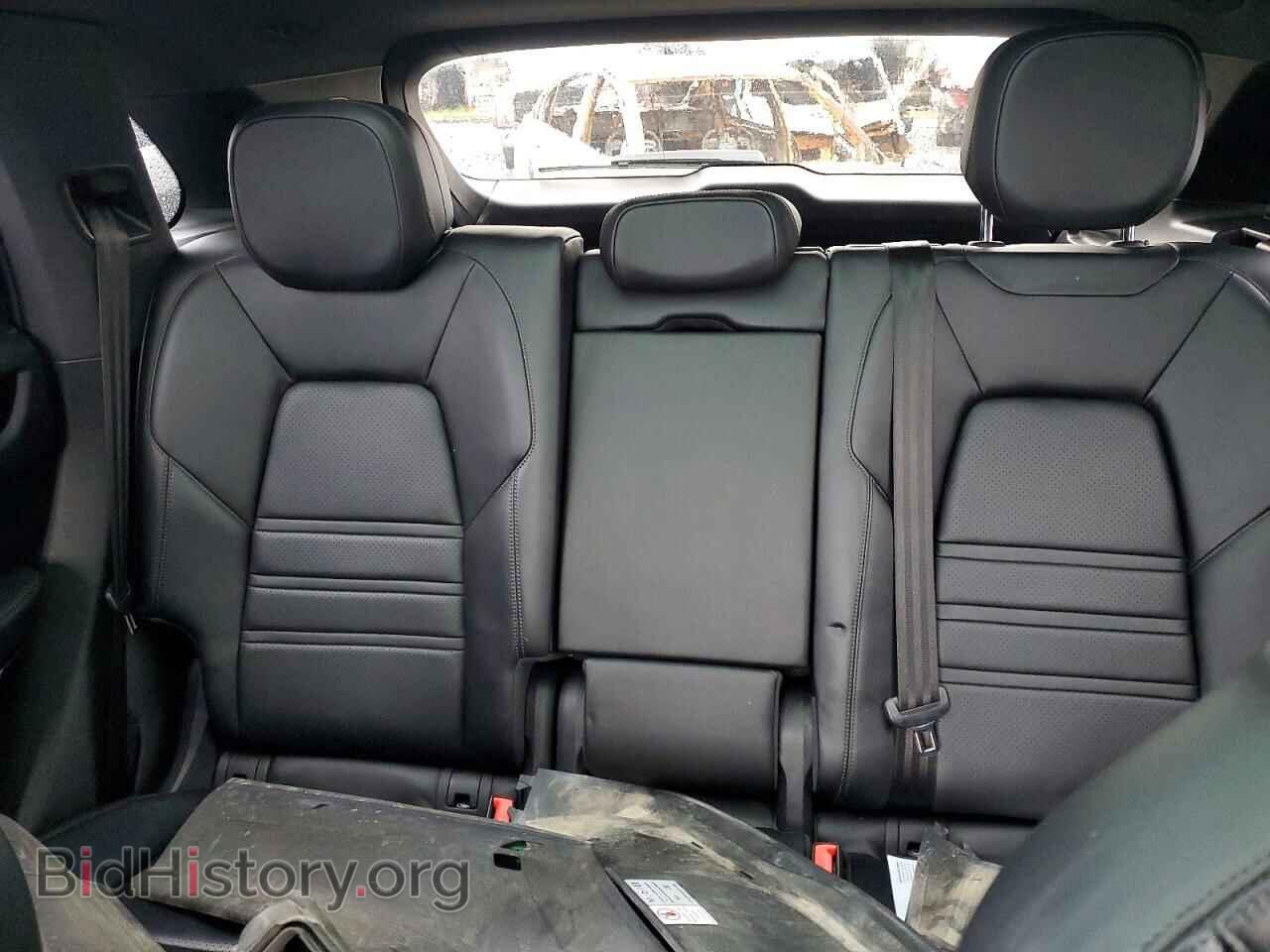 2019 Porsche CAYENNE (VIN WP1AA2AY4KDA07657) — photo 10 of 14