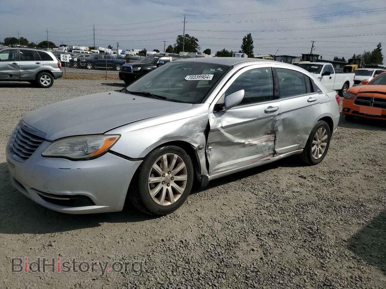 Photo 1C3BC1FG2BN526747 - CHRYSLER 200 2011