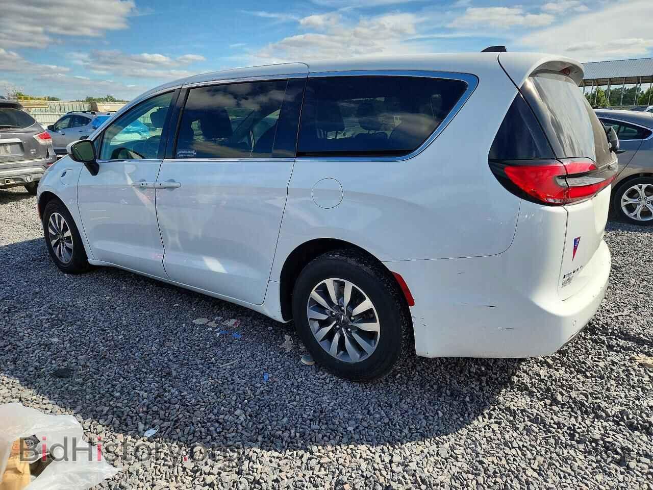 2023 Chrysler PACIFICA (VIN 2C4RC1L72PR572460) — фото 2 из 13