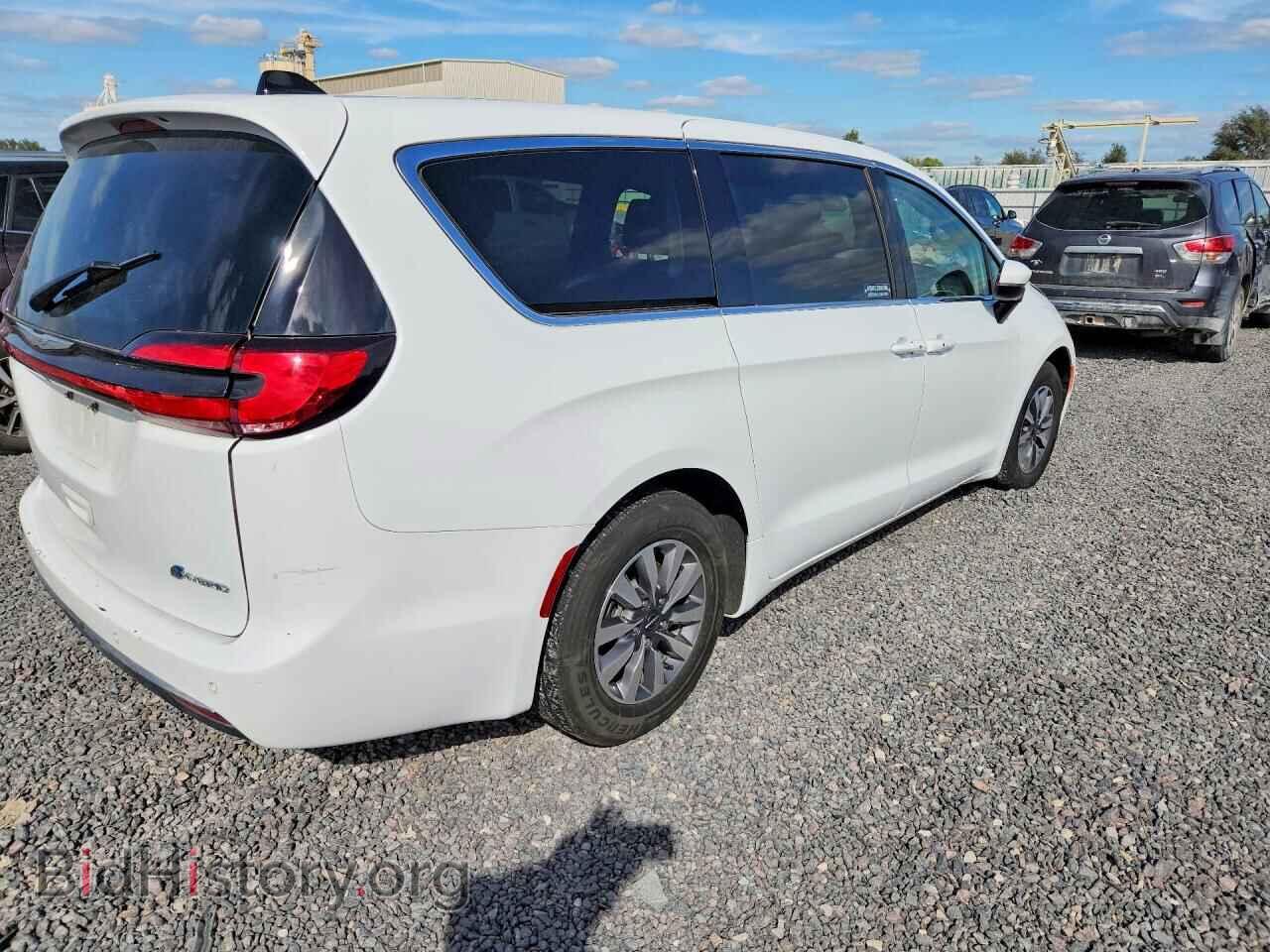 2023 Chrysler PACIFICA (VIN 2C4RC1L72PR572460) — фото 3 из 13