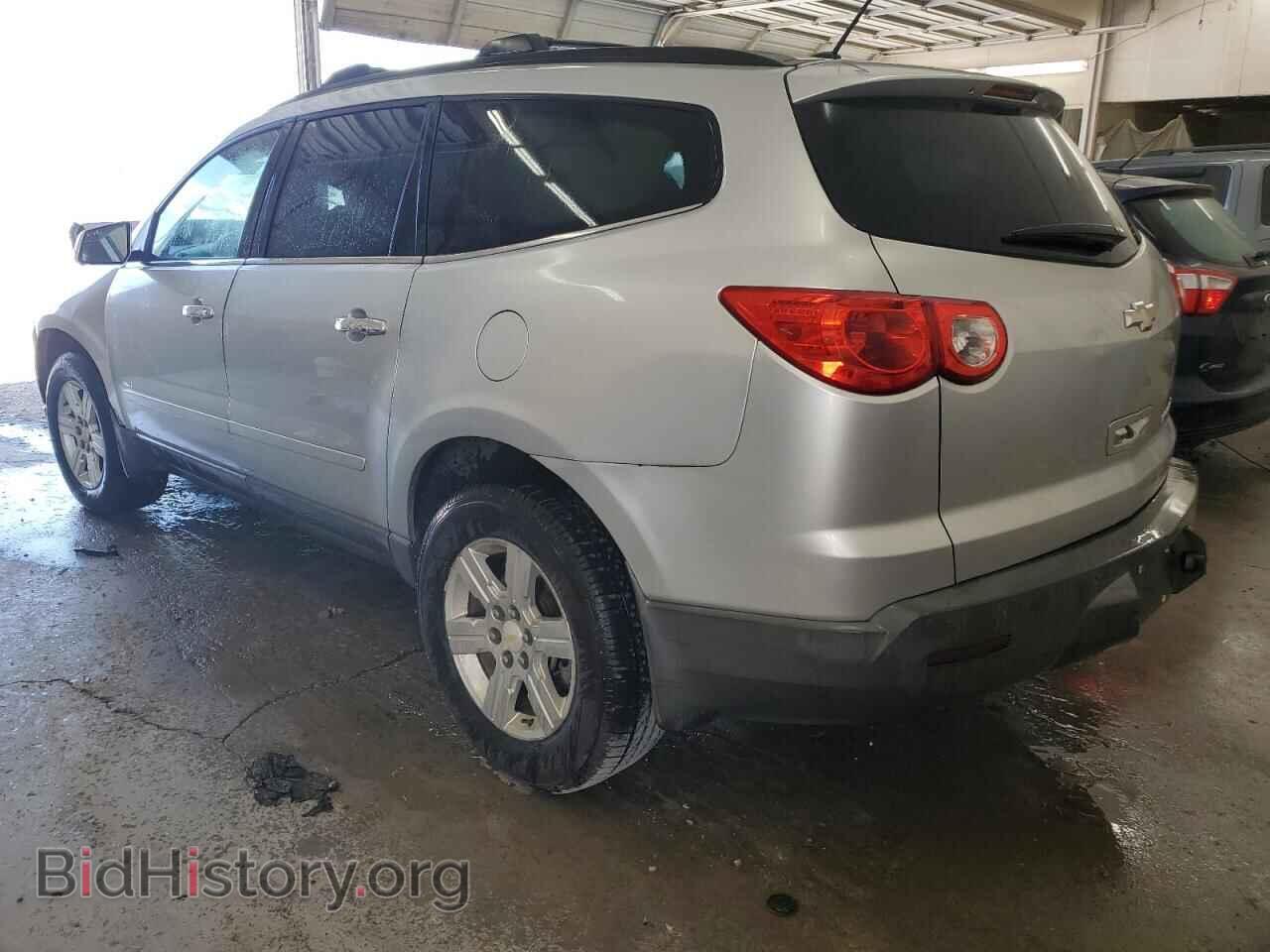 2011 CHEVROLET TRAVERSE - VIN: 1GNKRJED1BJ314101 - Фото 2