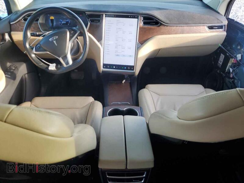 2017 Tesla MODEL X (VIN 5YJXCBE28HF039296) — photo 8 of 16