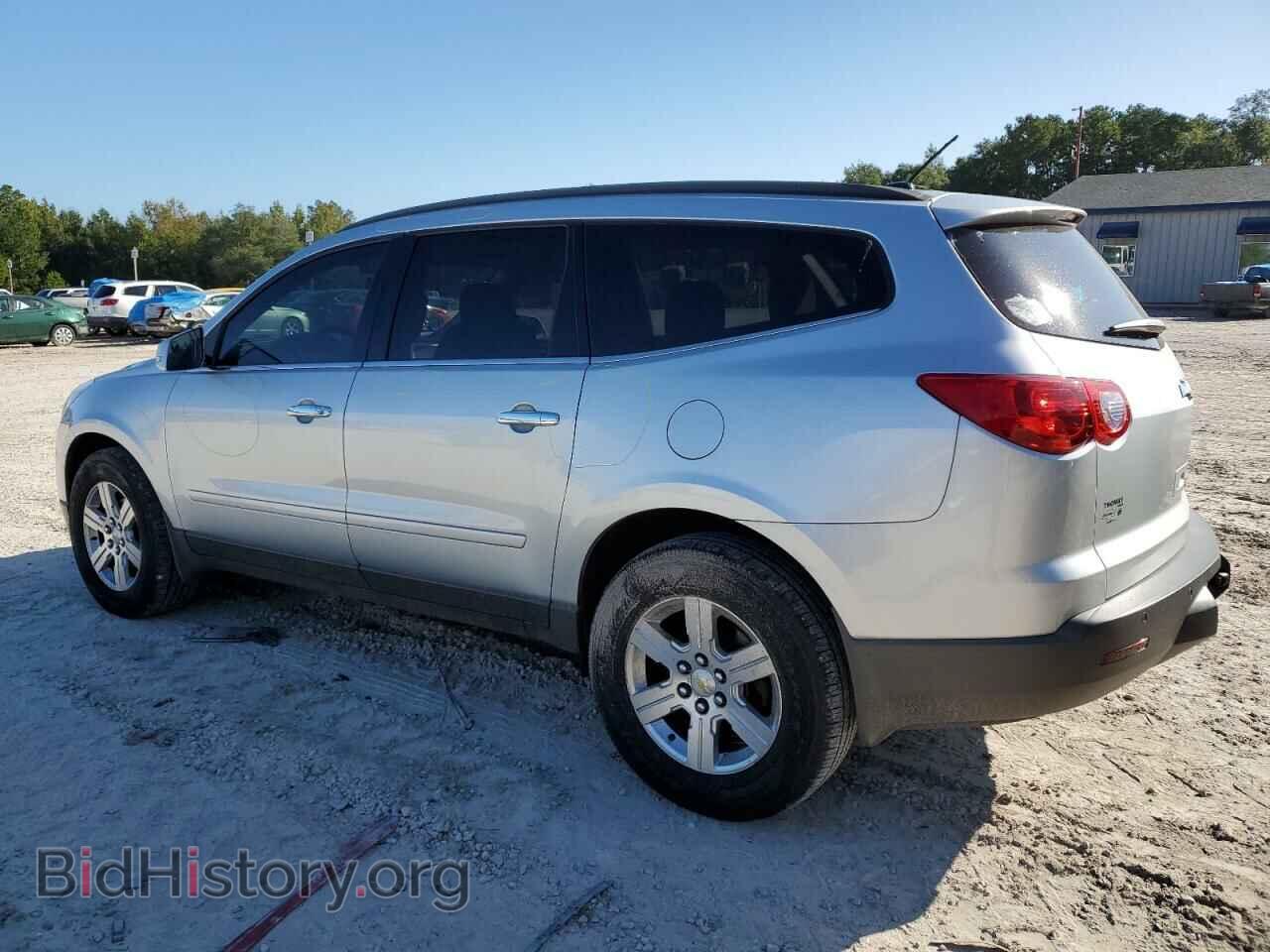 2012 CHEVROLET TRAVERSE - VIN: 1GNKRGED2CJ243415 - Фото 2