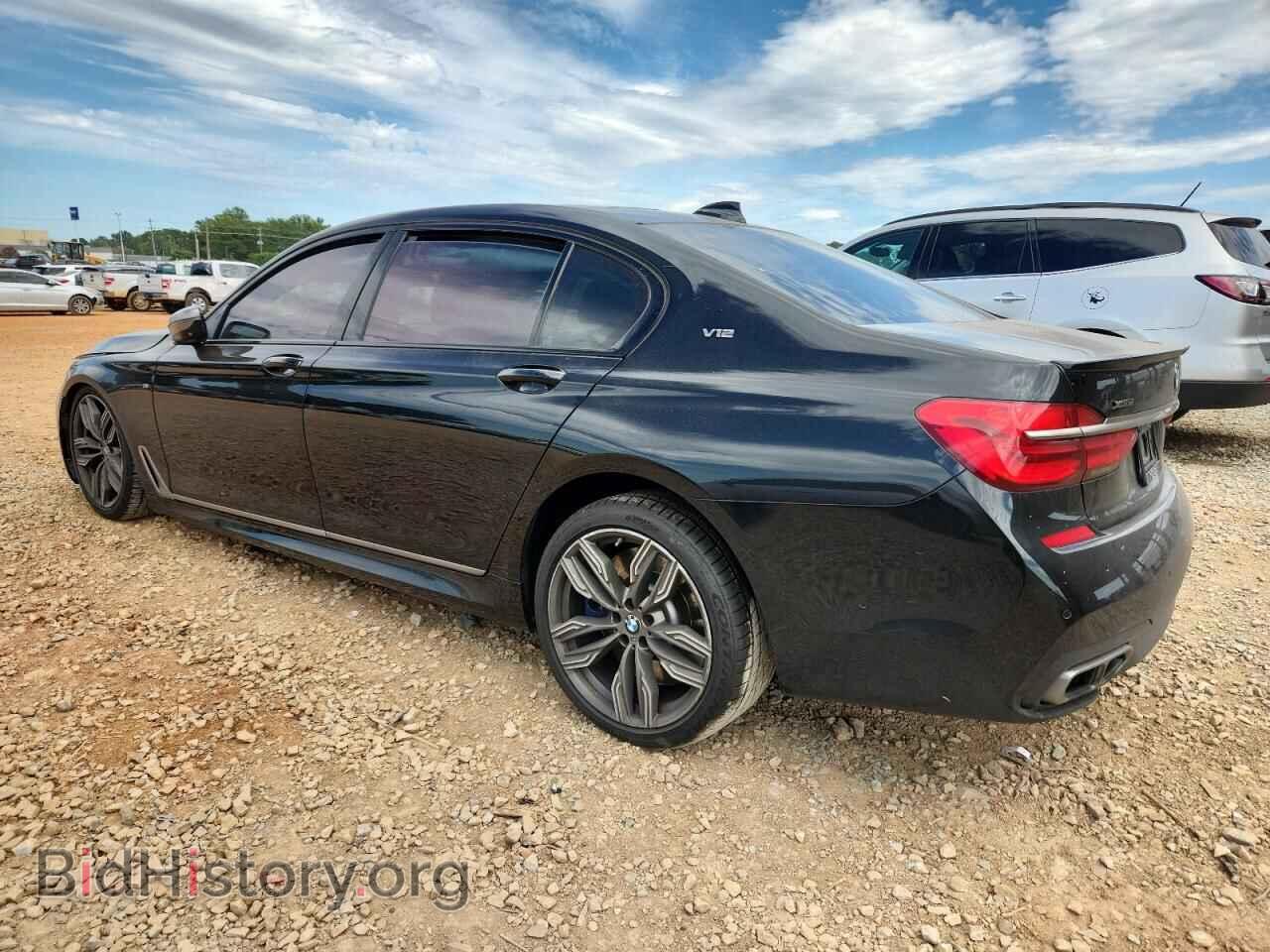 2019 BMW M7 - VIN: WBA7H6C54KG615157 - Фото 2