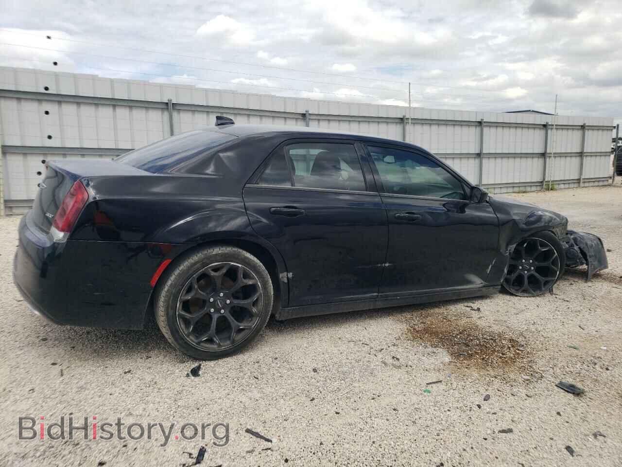 2019 CHRYSLER 300 - VIN: 2C3CCAAG3KH679092 - Фото 3