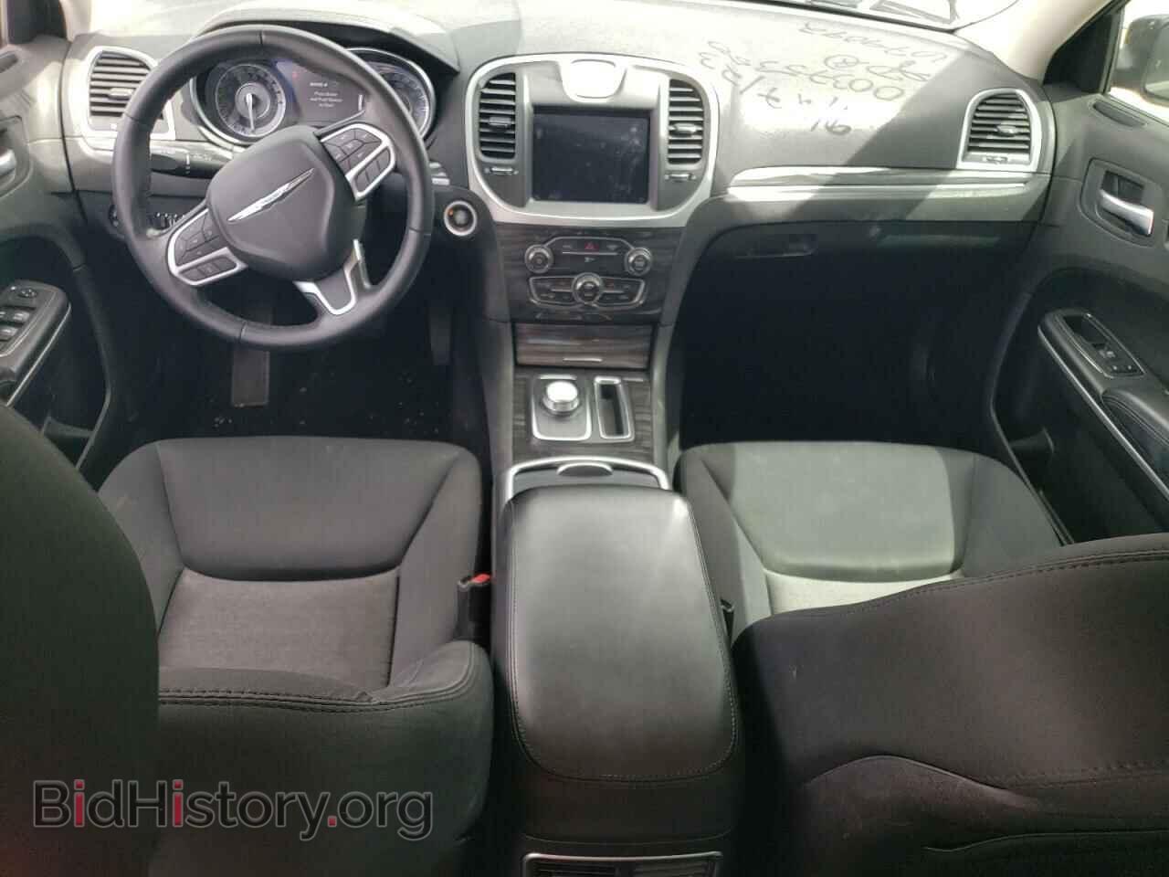 2019 CHRYSLER 300 - VIN: 2C3CCAAG3KH679092 - Фото 8