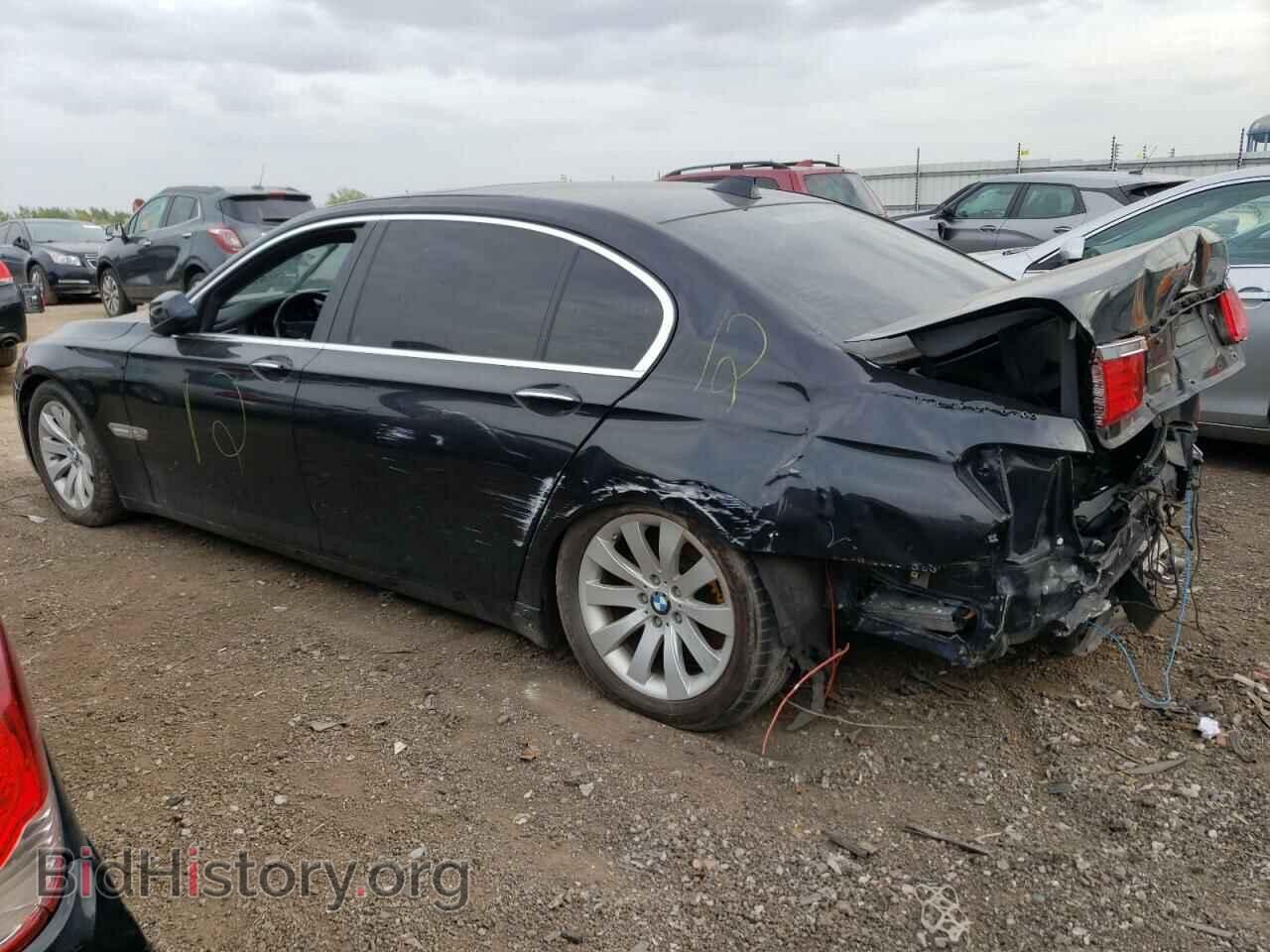 2011 BMW 7 SERIES - VIN: WBAKC8C50BC433497 - Фото 2