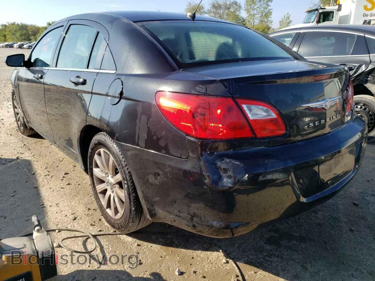 2010 CHRYSLER SEBRING - VIN: 1C3CC5FB5AN213206 - Фото 2