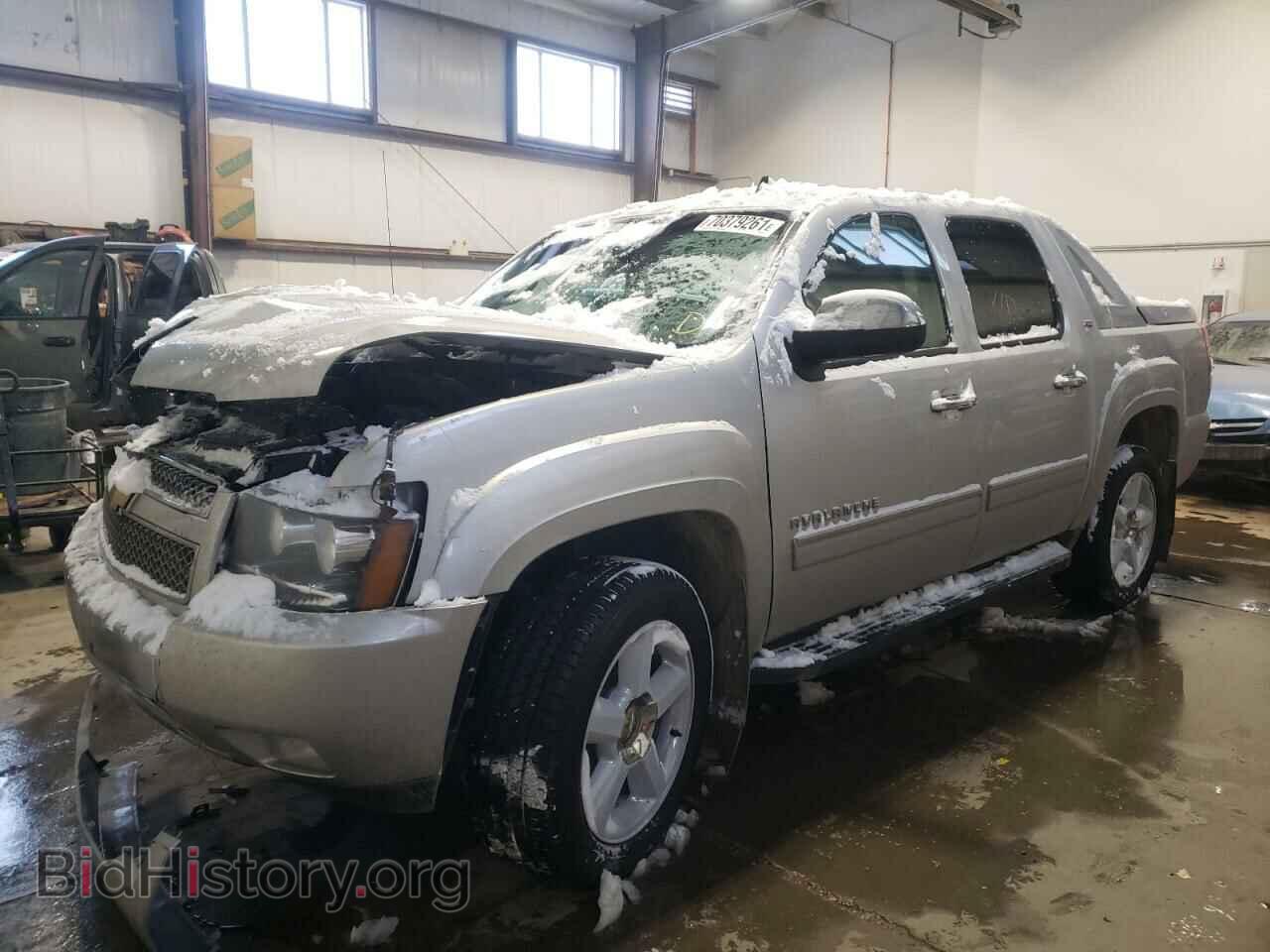 2011 CHEVROLET AVALANCHE - VIN: 3GNTKFE32BG308015 - Фото 2