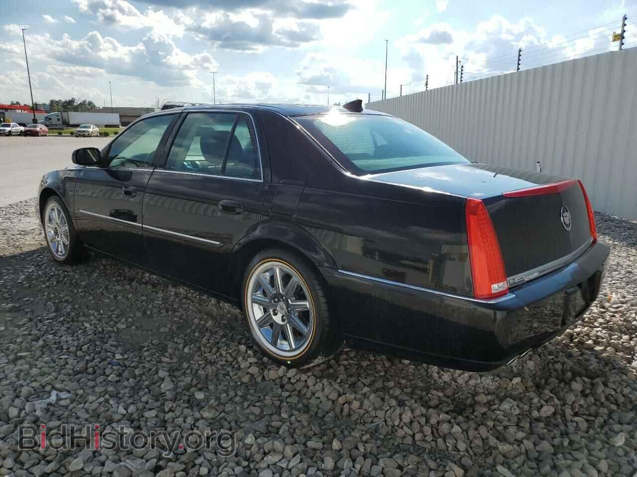 2011 CADILLAC DTS - VIN: 1G6KH5E62BU140044 - Photo 2