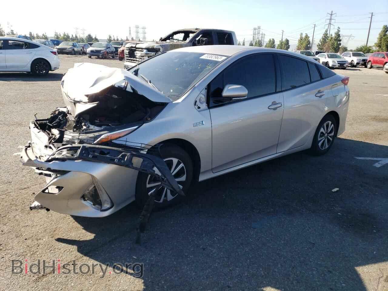 Фотография JTDKARFP7H3034266 - TOYOTA PRIUS 2017