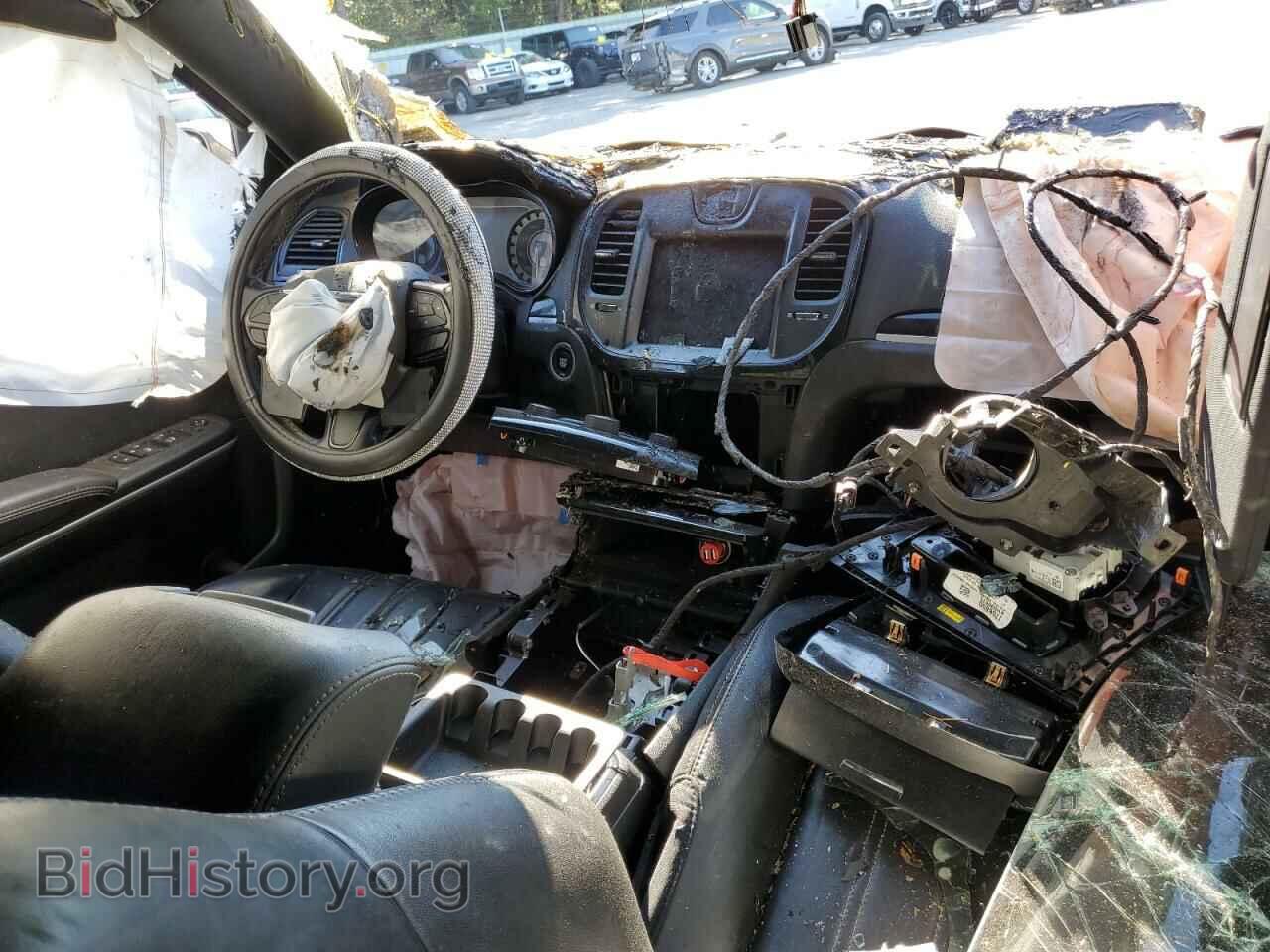2019 CHRYSLER 300 - VIN: 2C3CCABG7KH690675 - Photo 8