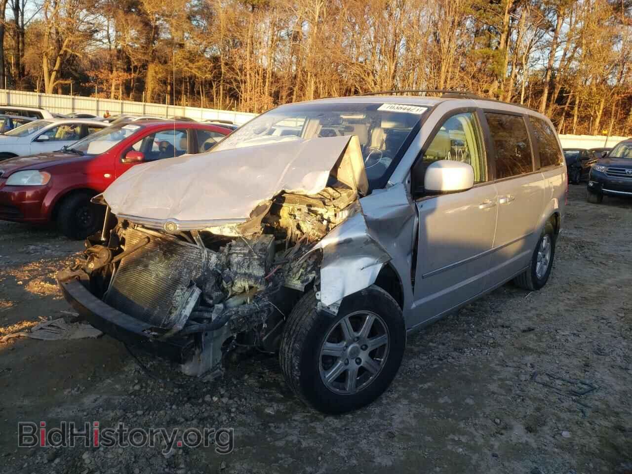 2010 CHRYSLER MINIVAN - VIN: 2A4RR5D18AR137105 - Фото 2