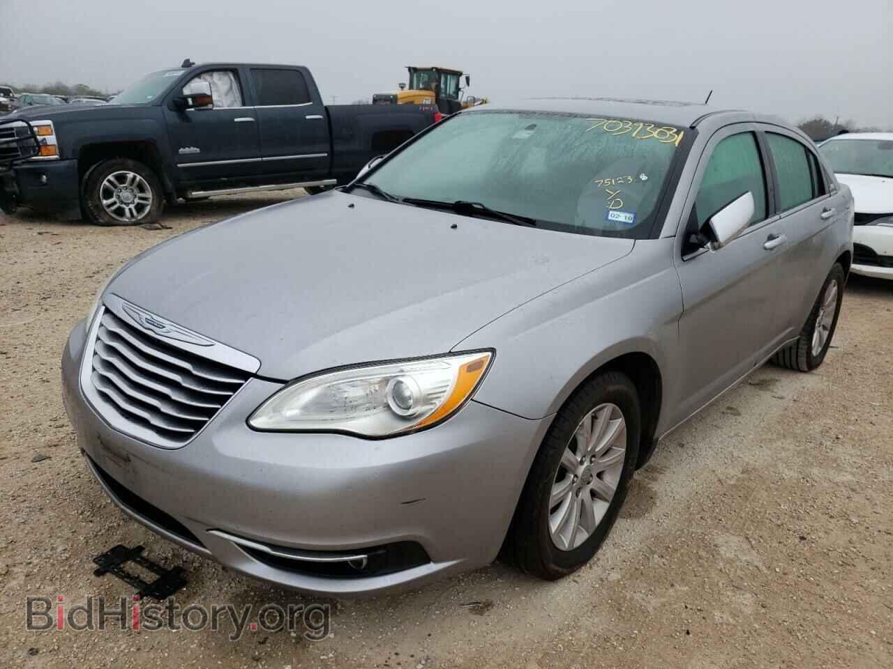 2013 CHRYSLER 200 - VIN: 1C3CCBCG7DN602464 - Фото 2