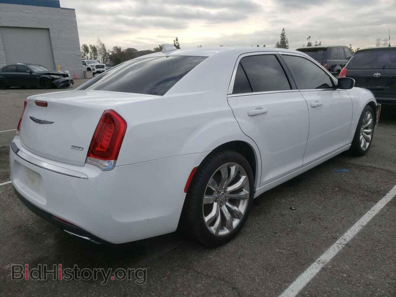2017 CHRYSLER 300 - VIN: 2C3CCAAG8HH584536 - Фото 3