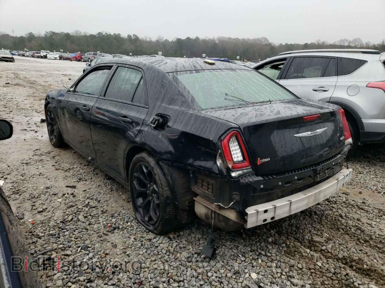 2019 CHRYSLER 300 - VIN: 2C3CCAAGXKH507237 - Фото 2