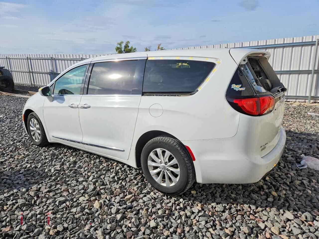 2017 CHRYSLER PACIFICA - VIN: 2C4RC1BG4HR527409 - Photo 2